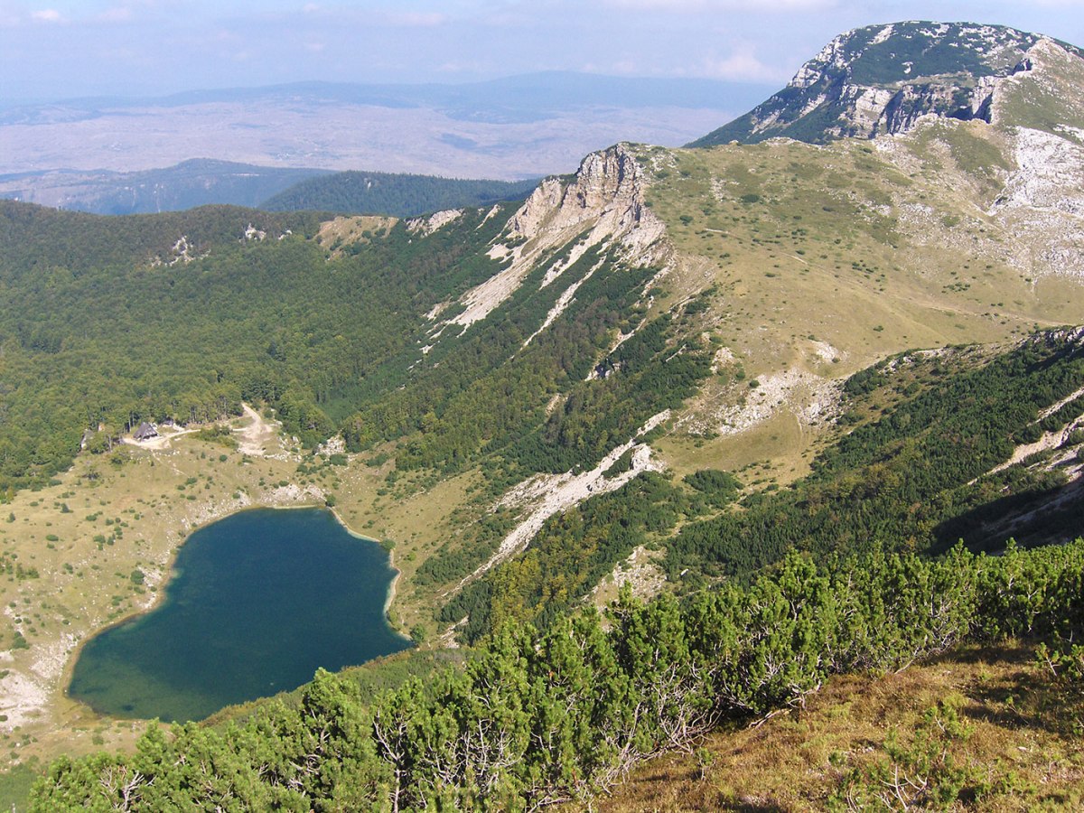 Šatorsko jezero na Šator-planini